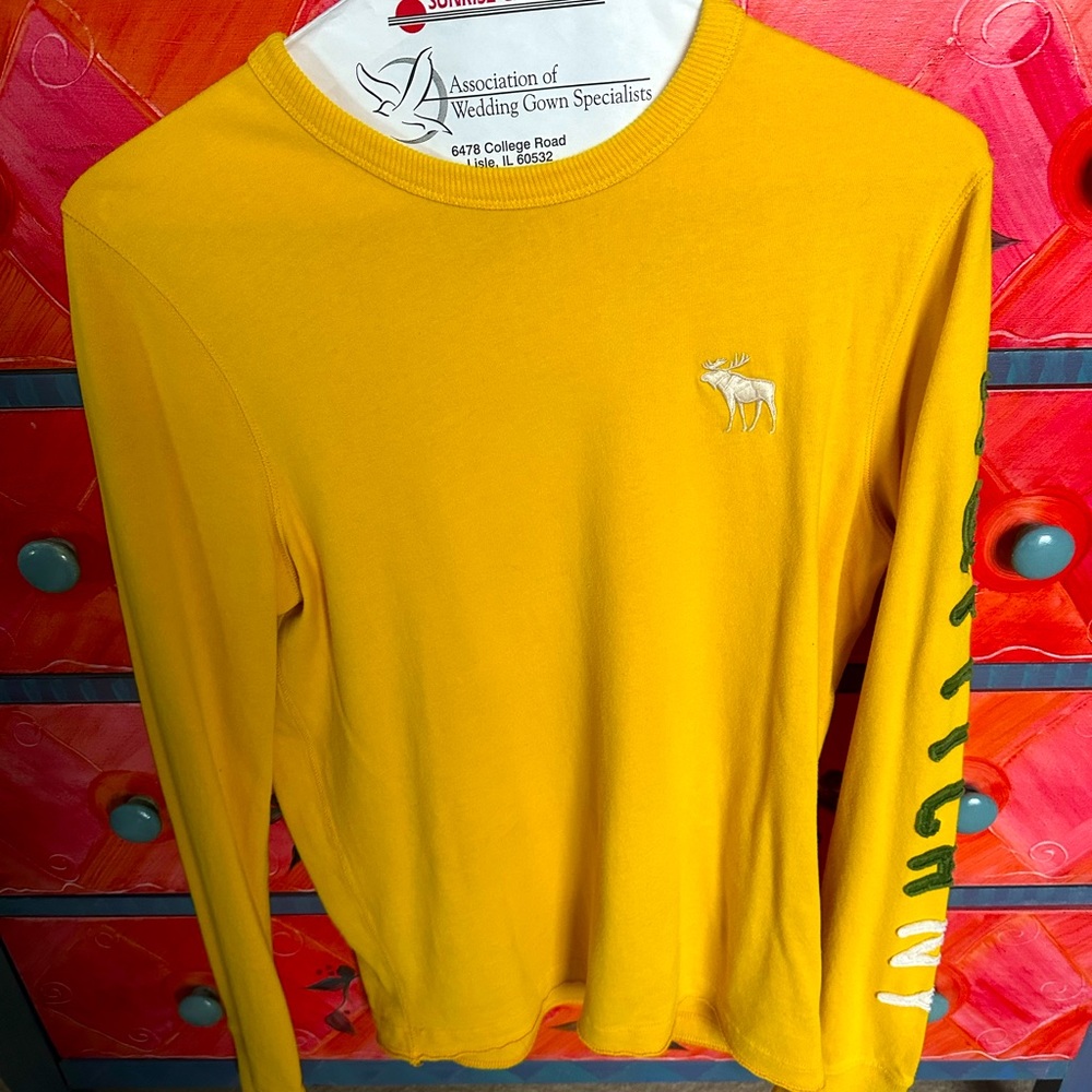 Abercrombie & Fitch Men's Medium, LS yellow tee. Vintage. Worn once.